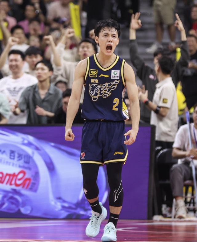 利记官方网站-雷丁客场告捷！逆转对手，取得关键胜利