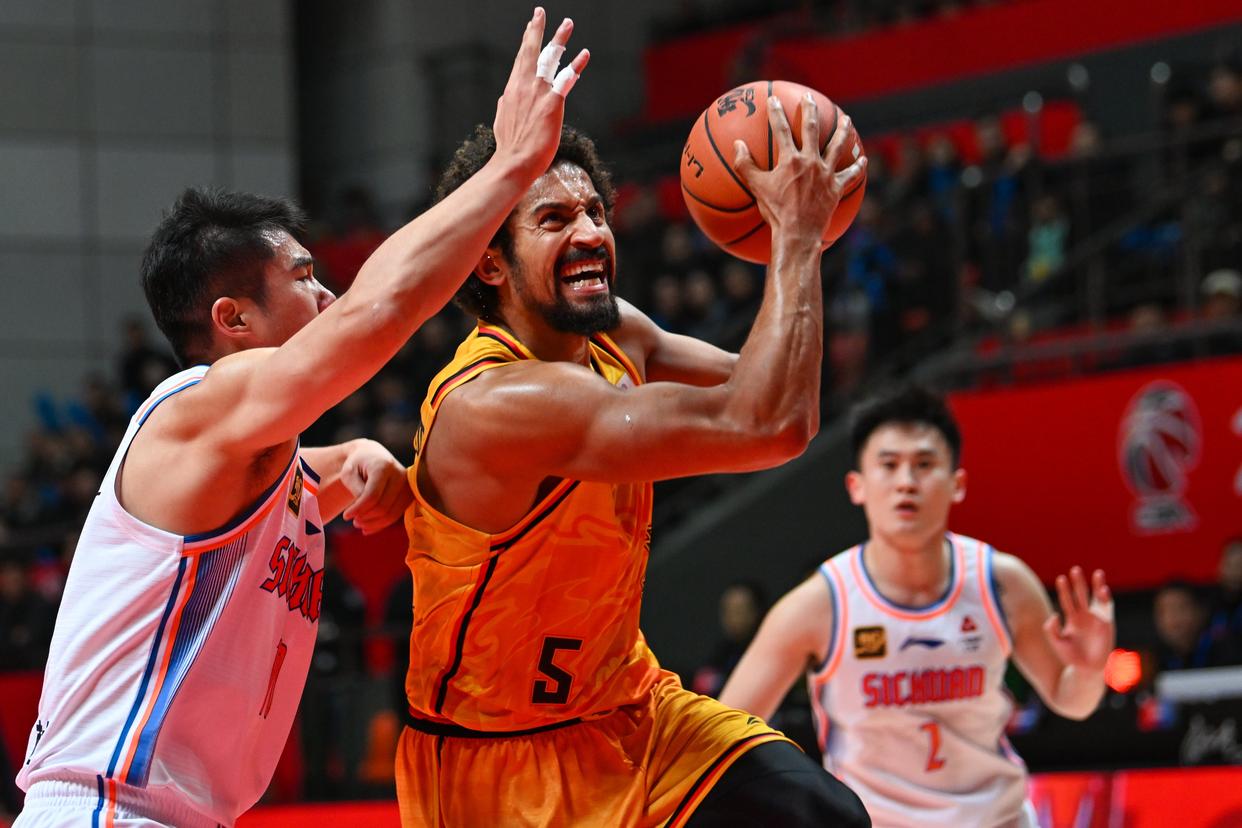 江苏队奋勇发起,全力冲击联赛前列 江苏队奋勇发起,全力冲击联赛前列