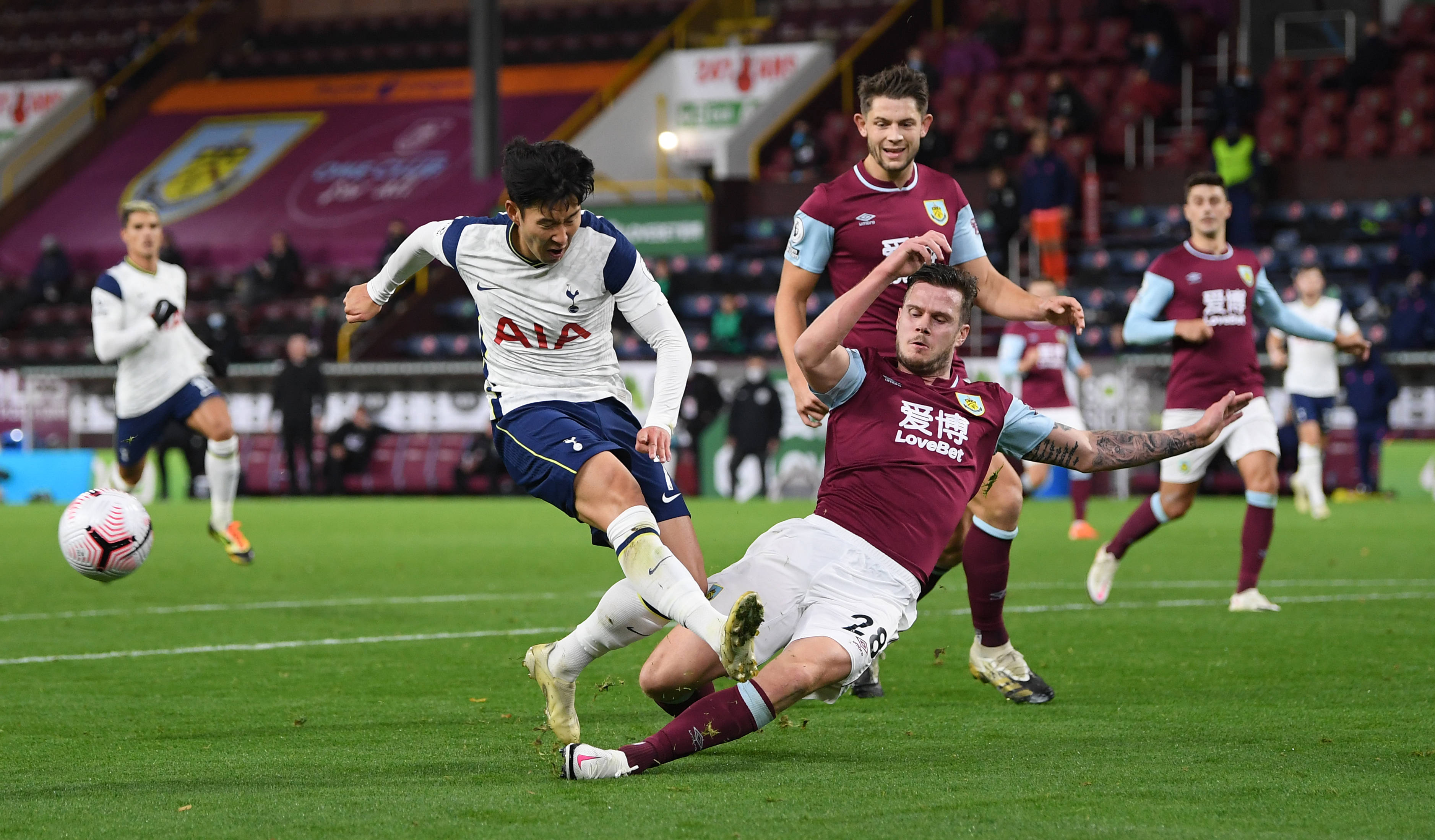 纽卡斯尔联客场惊险逼平伯恩利,英超保级压力大增! 纽卡斯尔联客场惊险逼平伯恩利,英超保级压力大增!