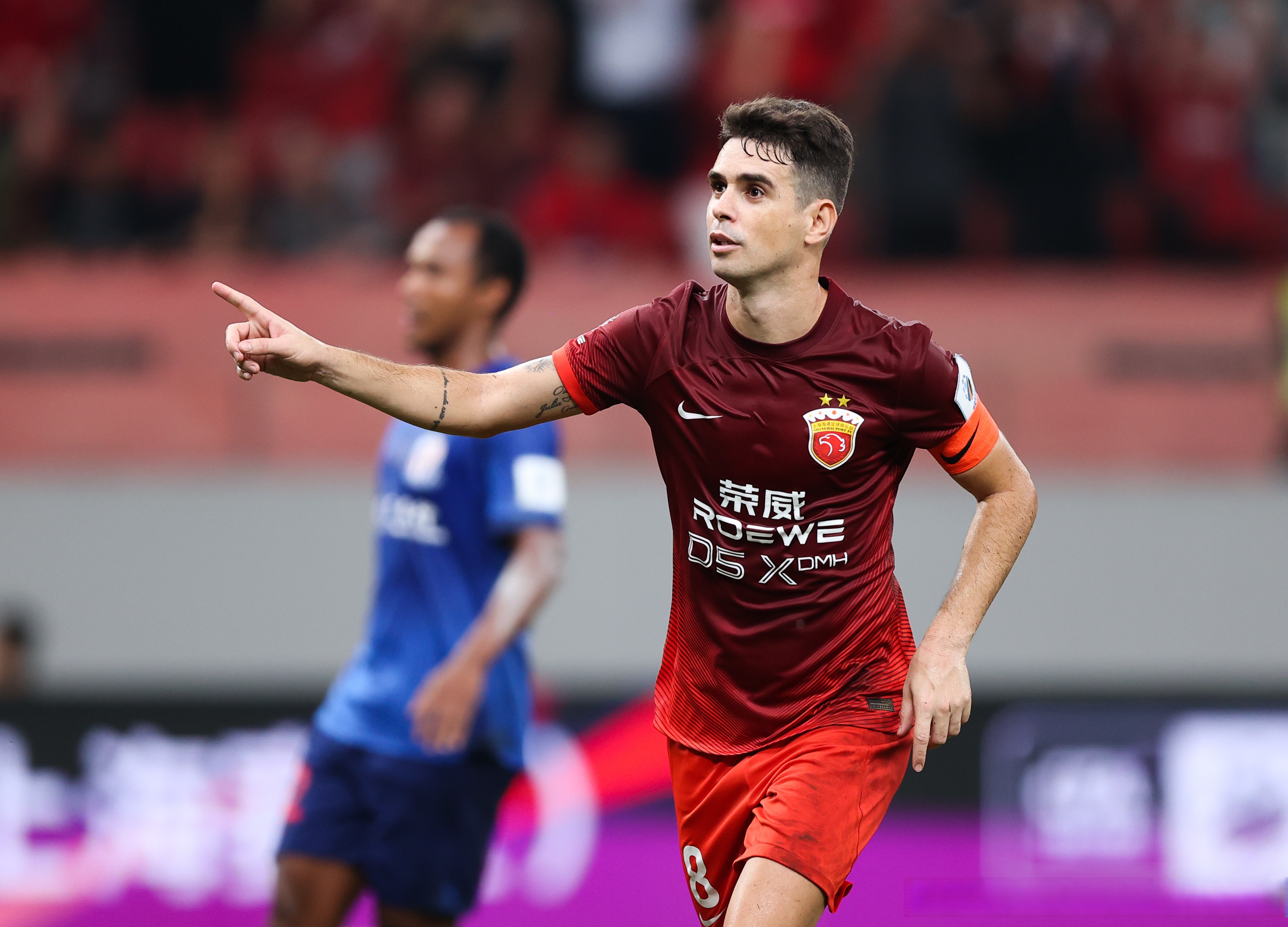 球员个人表现亮眼,为球队赢得关键战役 球员个人表现亮眼,为球队赢得关键战役