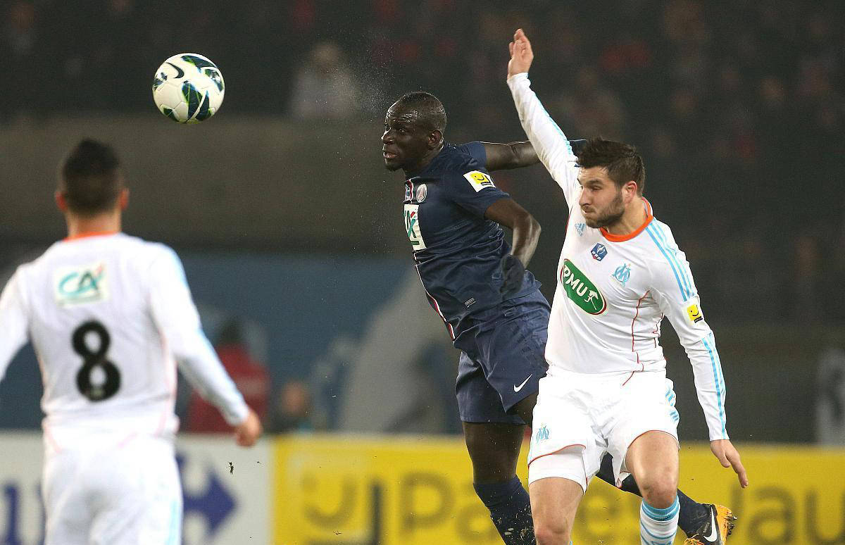 巴黎圣日耳曼后防失误送出点球 巴黎圣日耳曼后防失误送出点球