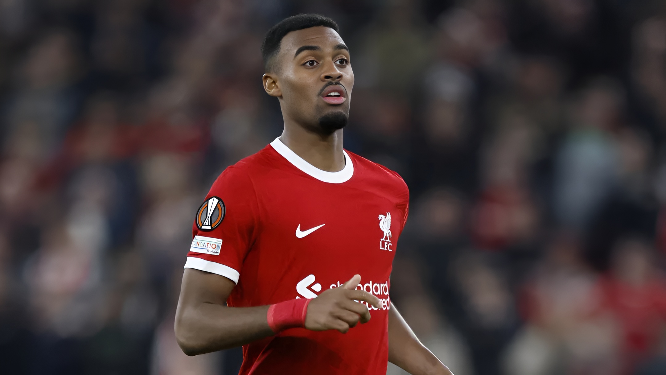 新秀李四表现出色,已成为球队的中坚力量 新秀李四表现出色,已成为球队的中坚力量