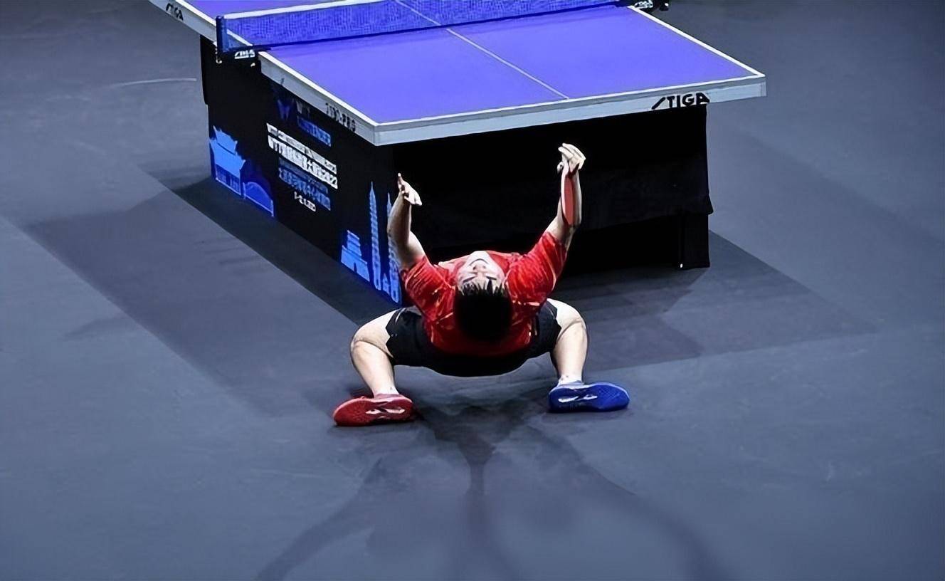 新秀李四表现出色,已成为球队的中坚力量 新秀李四表现出色,已成为球队的中坚力量