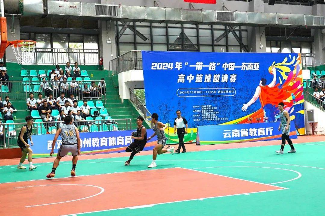 东南亚篮球精英赛场上展现实力