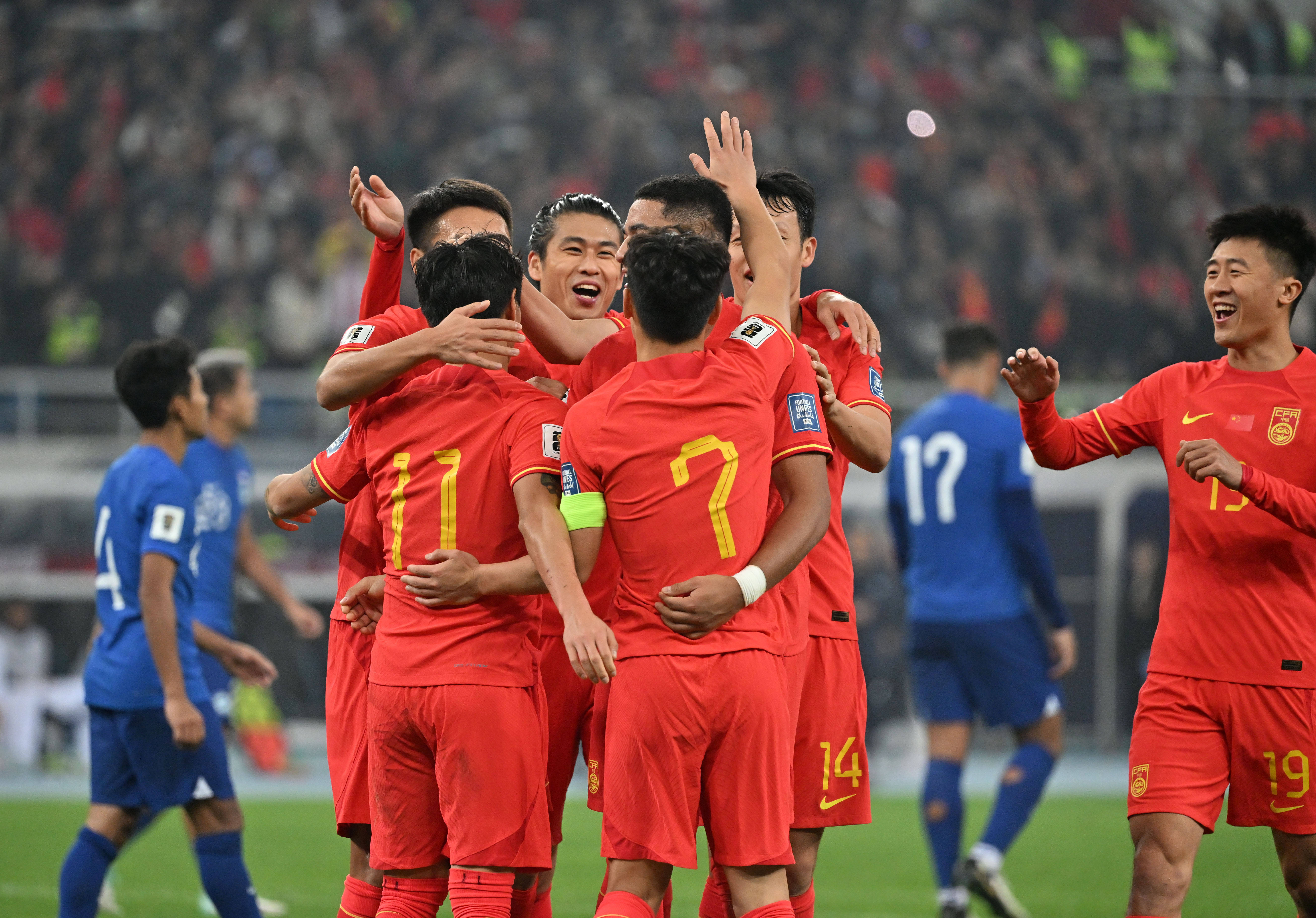 强强对话!中国足球精彩瞬间 强强对话!中国足球精彩瞬间