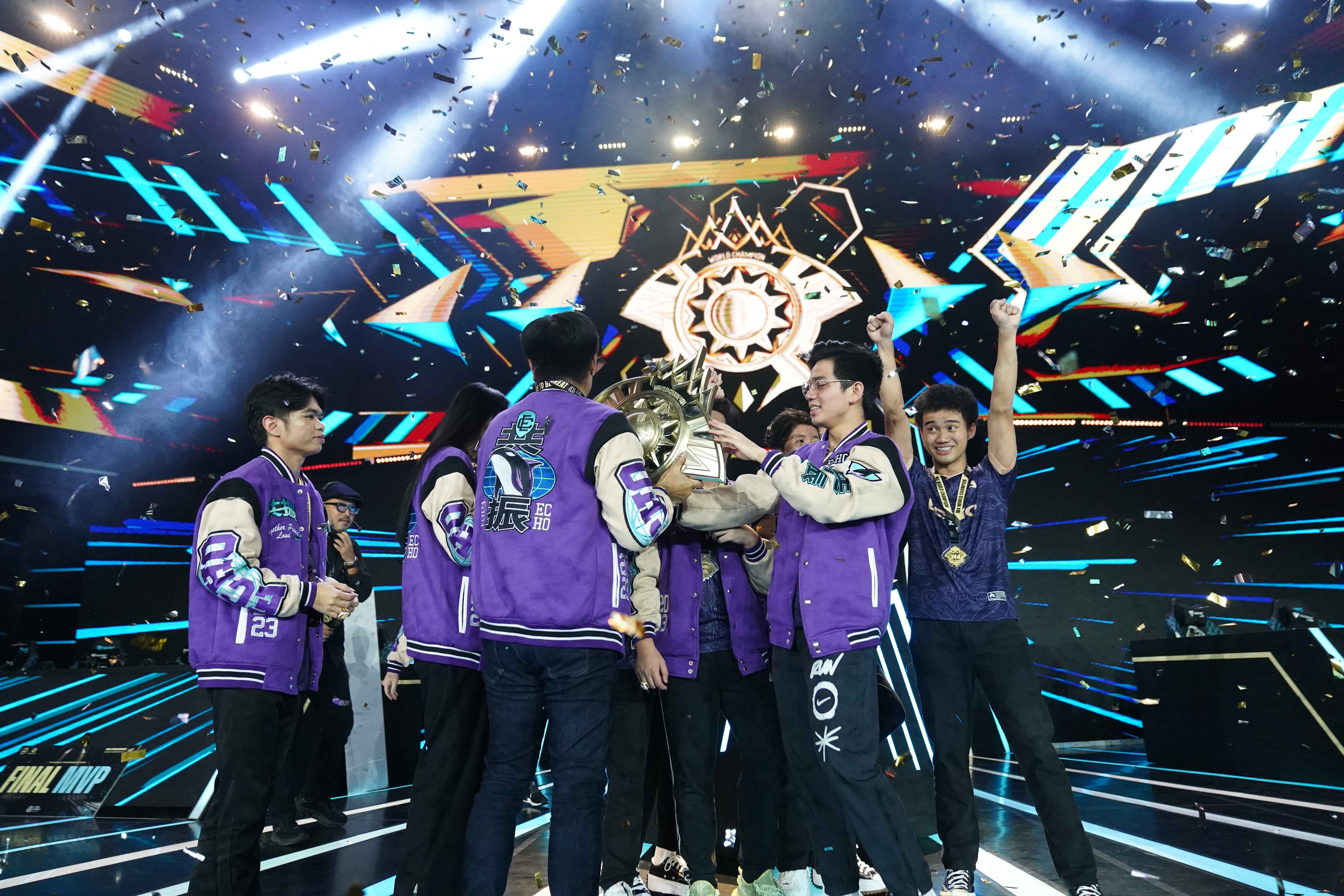 火爆对决！竞技场上的精彩一幕