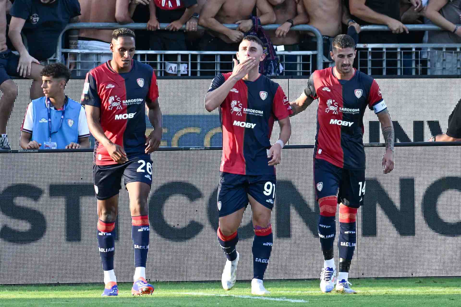 卡利亚里客场大胜,继续保持领先优势 卡利亚里客场大胜,继续保持领先优势