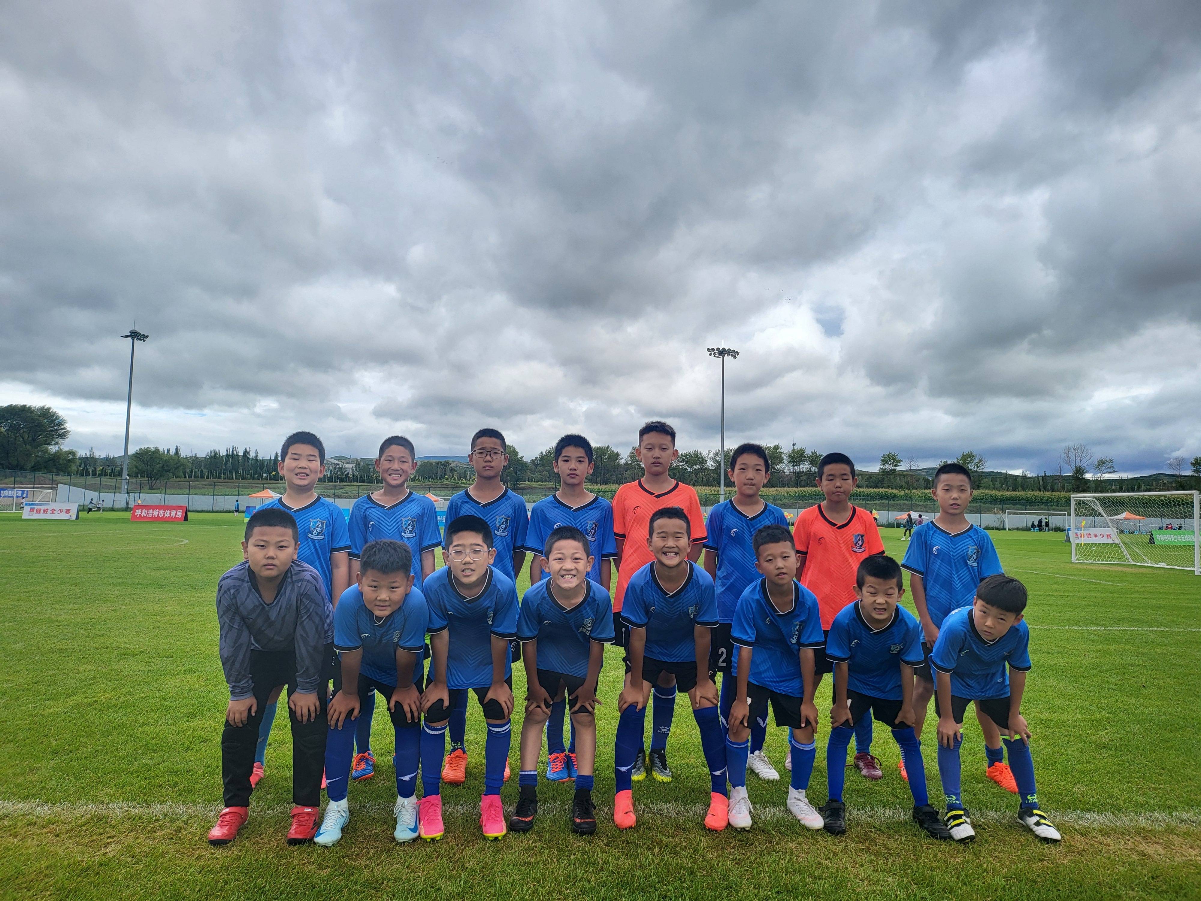 选手斗志昂扬，奋勇拼搏争冠军