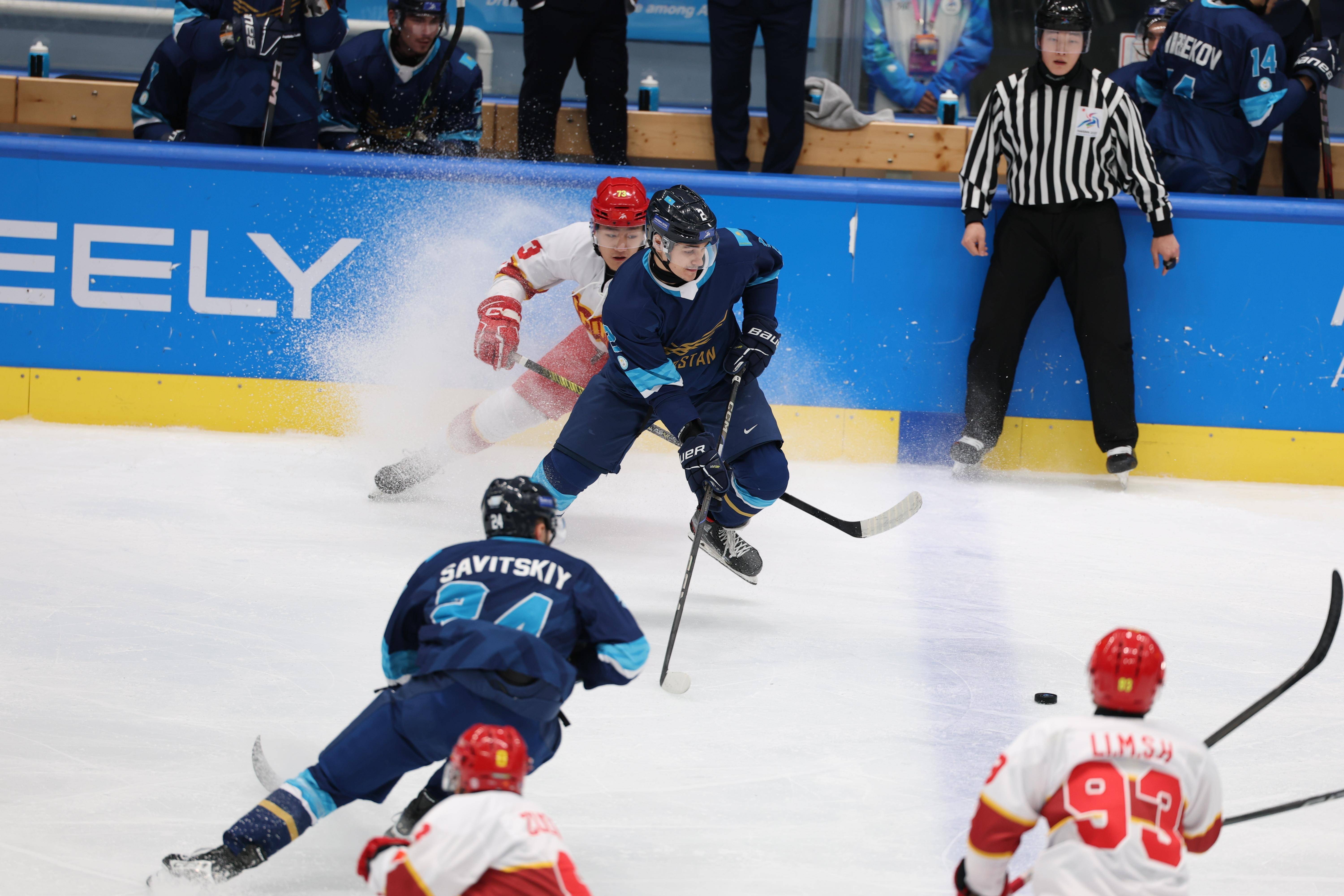 世界冰球锦标赛:中国队夺冠飘扬 世界冰球锦标赛:中国队夺冠飘扬