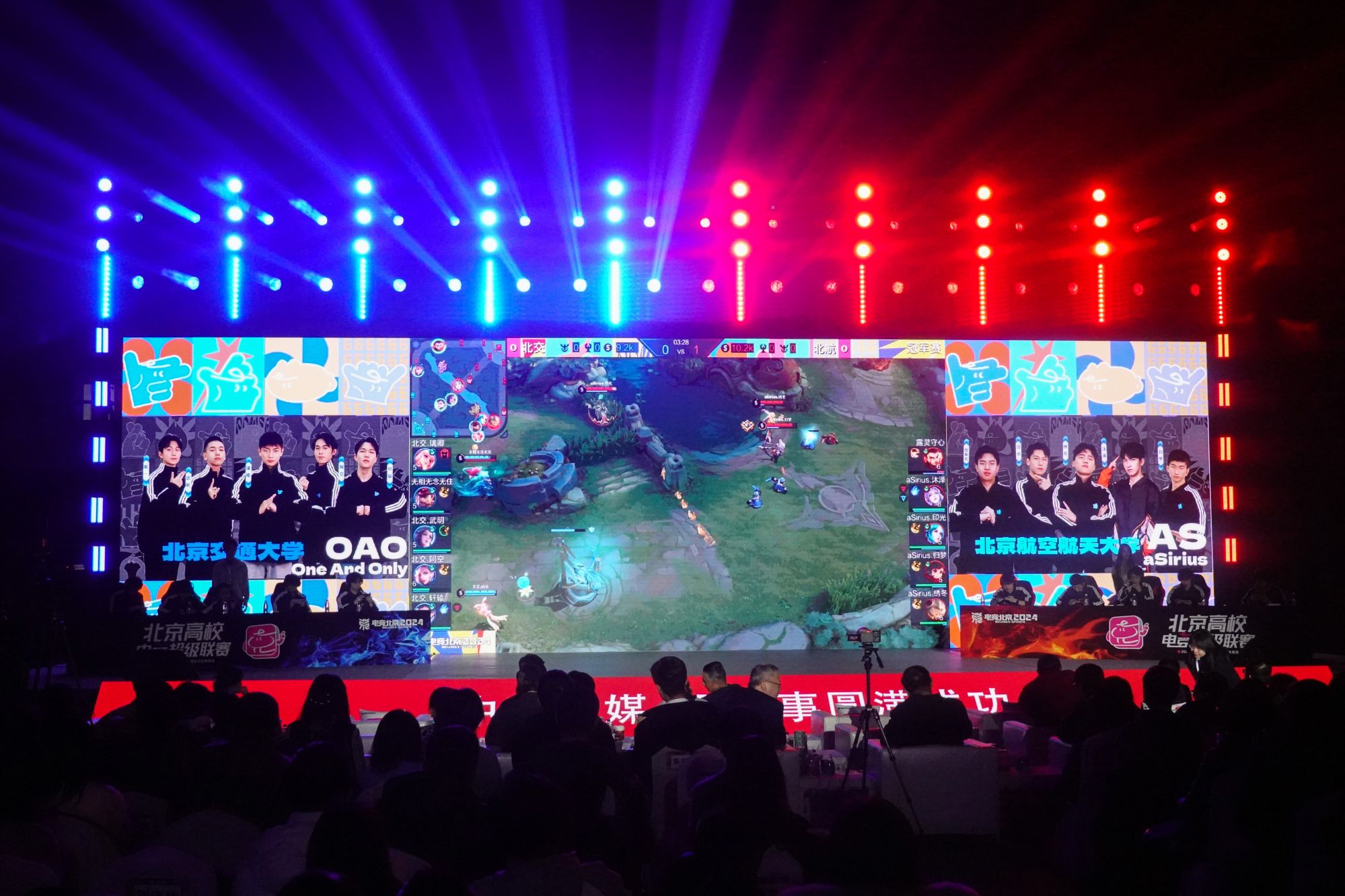 精彩瞬间震撼全场,赛事高潮迭起 精彩瞬间震撼全场,赛事高潮迭起