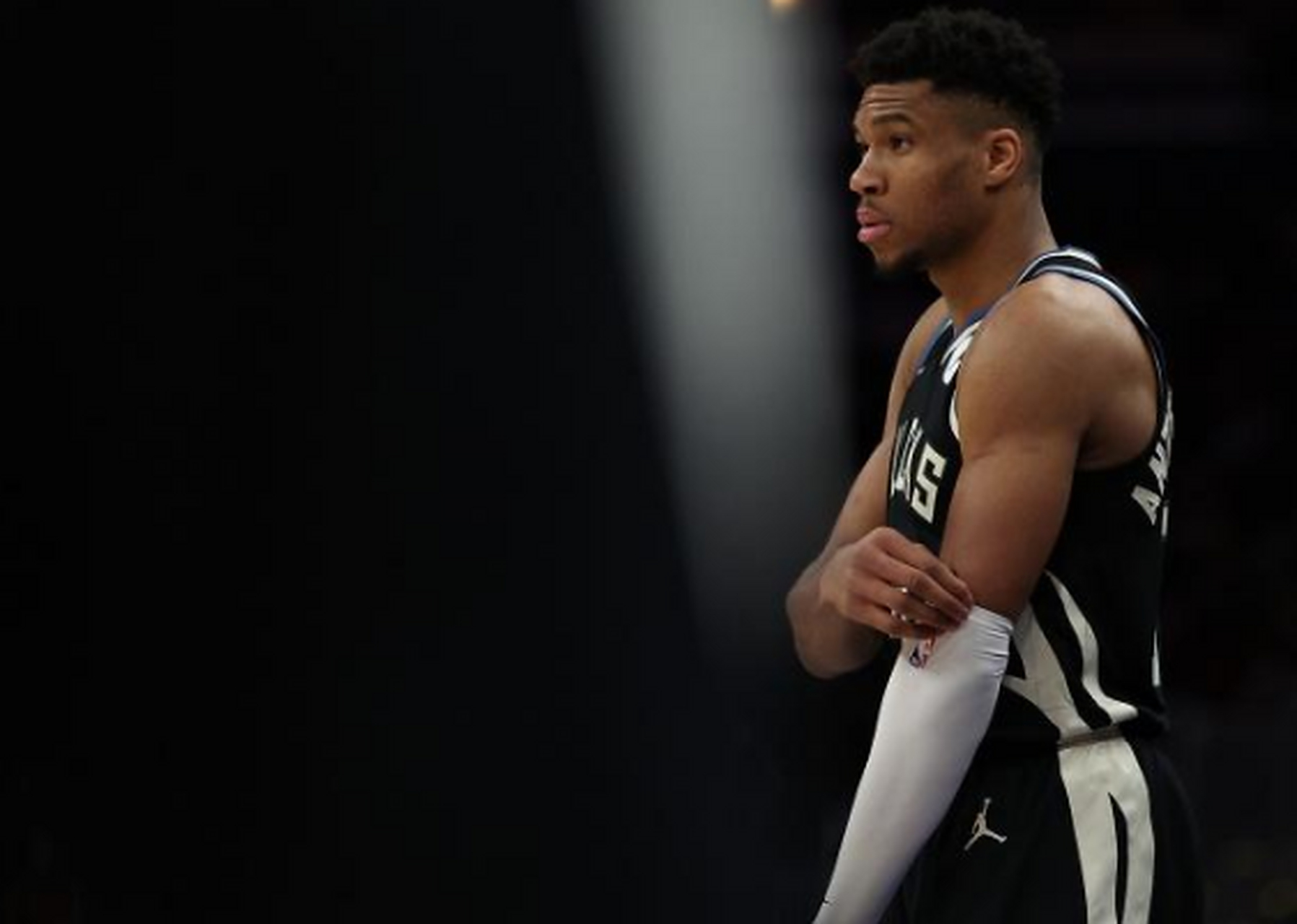 雄鹿主帅赛后发飙，批评球队缺乏斗志