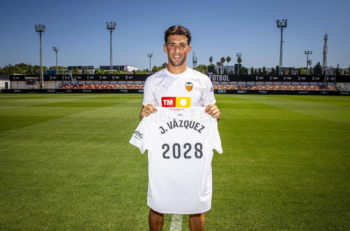 瓦伦西亚后卫护住球门，球队保持不败