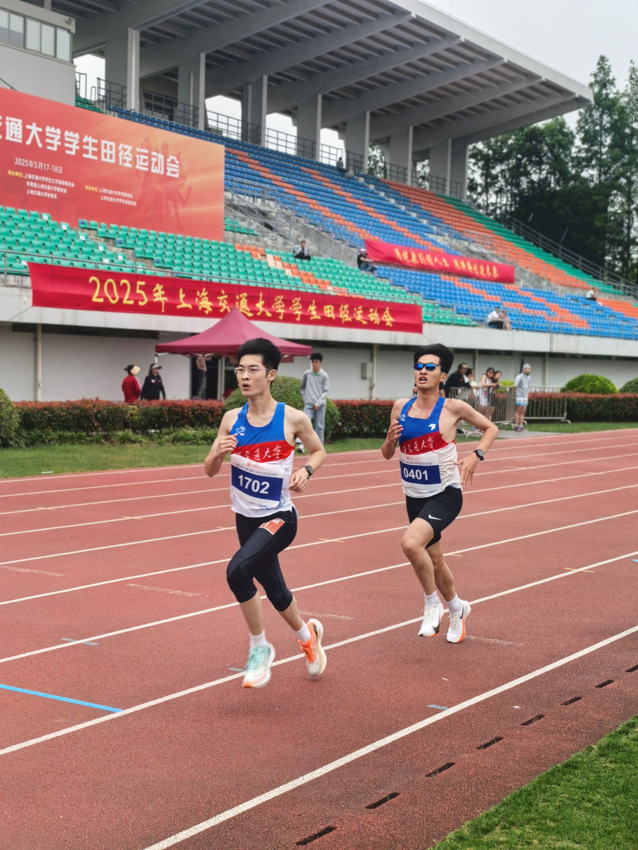 雄赳赳!勇夺金牌运动员笑逐颜开 雄赳赳!勇夺金牌运动员笑逐颜开