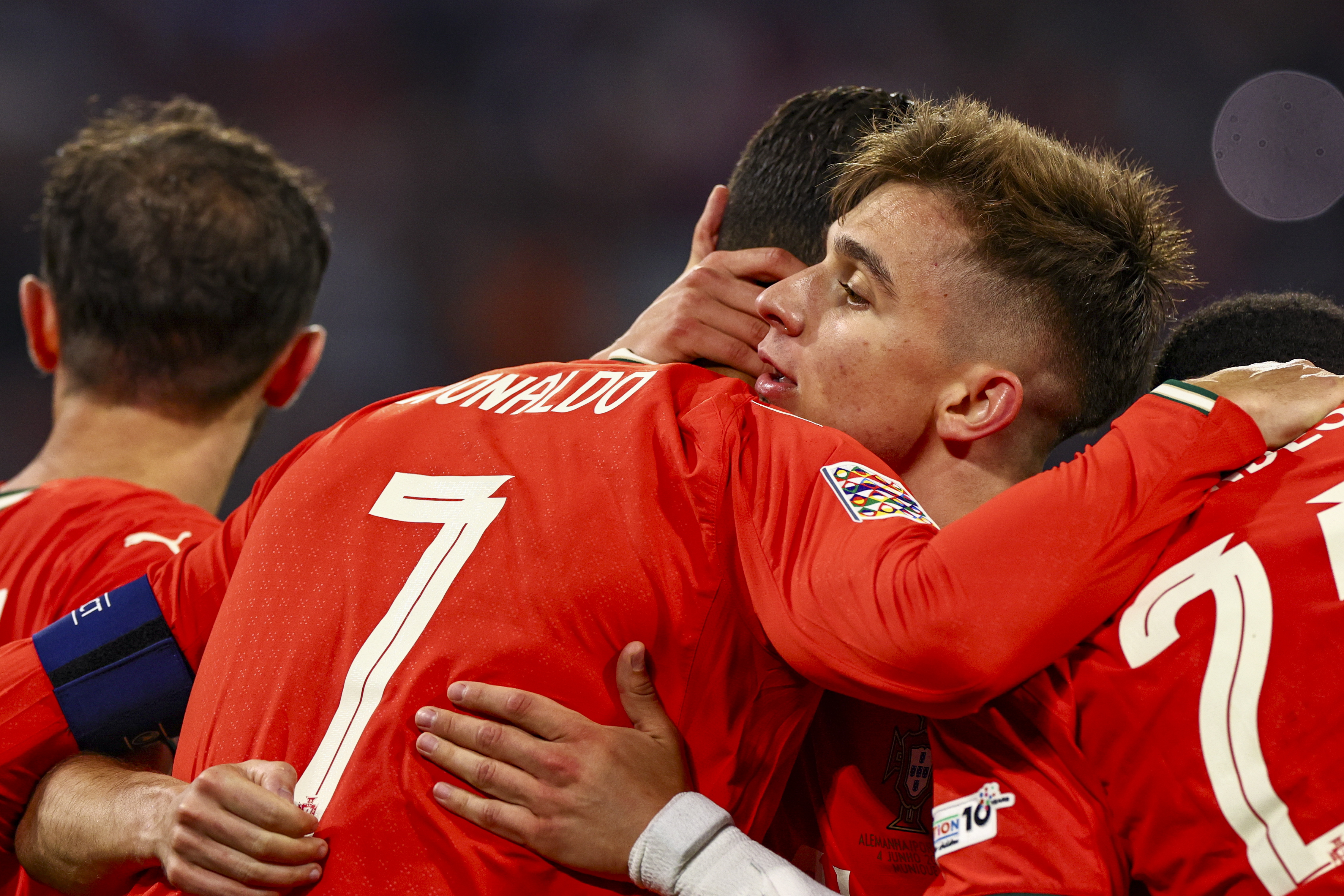 荷兰憾负英格兰，下轮与葡萄牙对决