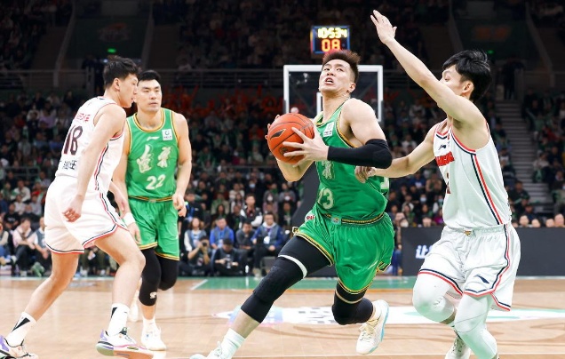 尼斯队在比赛中发挥出色，实力备受瞩目