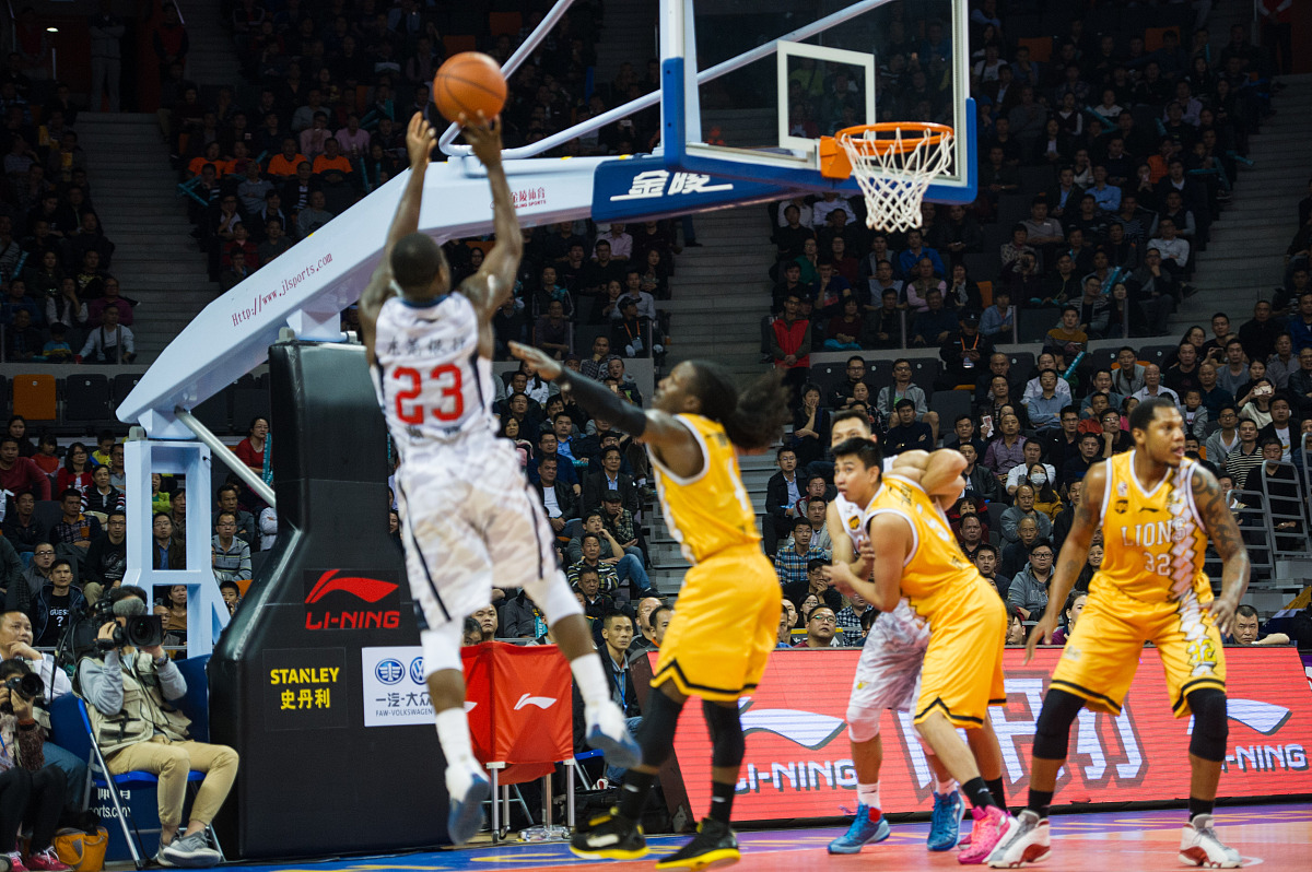 上海队取得两连胜,展现出强大的实力和团队合作 上海队取得两连胜,展现出强大的实力和团队合作