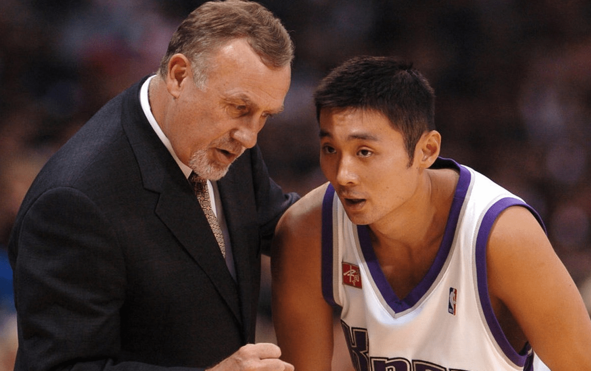 格勒斯费尔德主帅谈及球队战术调整计划 格勒斯费尔德主帅谈及球队战术调整计划